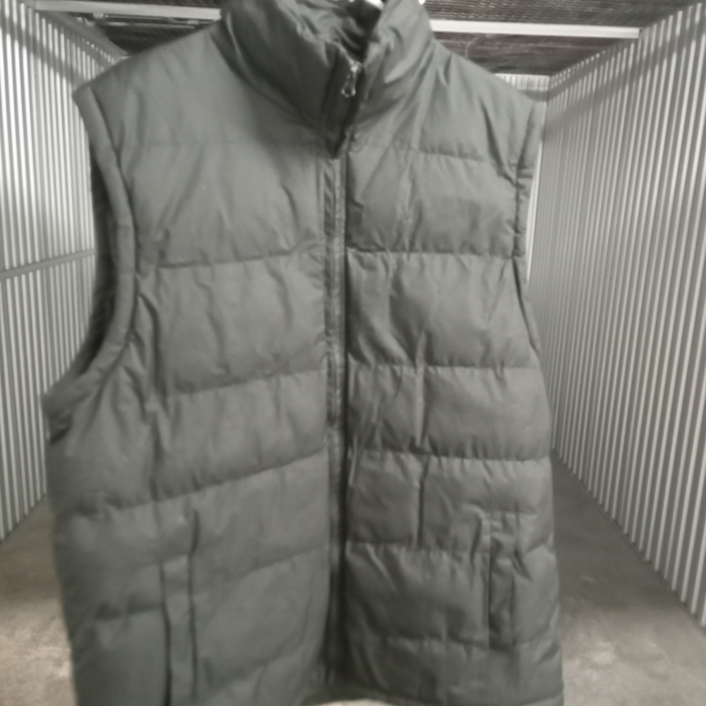TRUE ROCK Men's Charcoal Puffer Vest